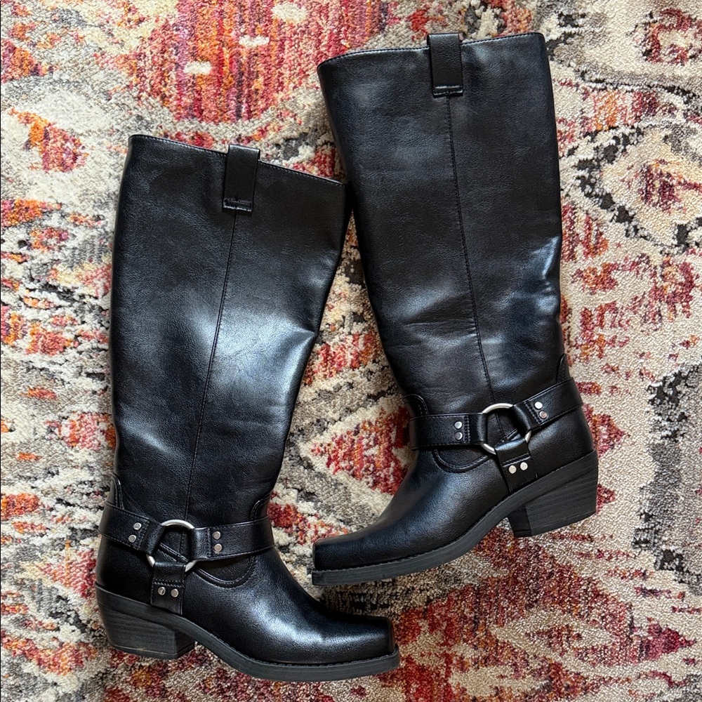 Harness boots